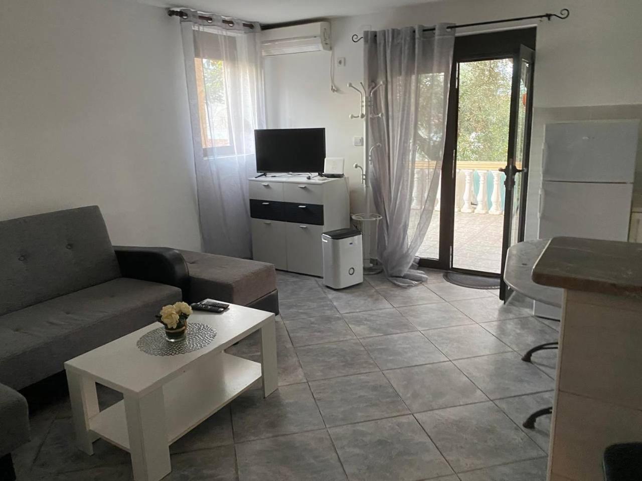 Apartments Arina Крашичі Екстер'єр фото
